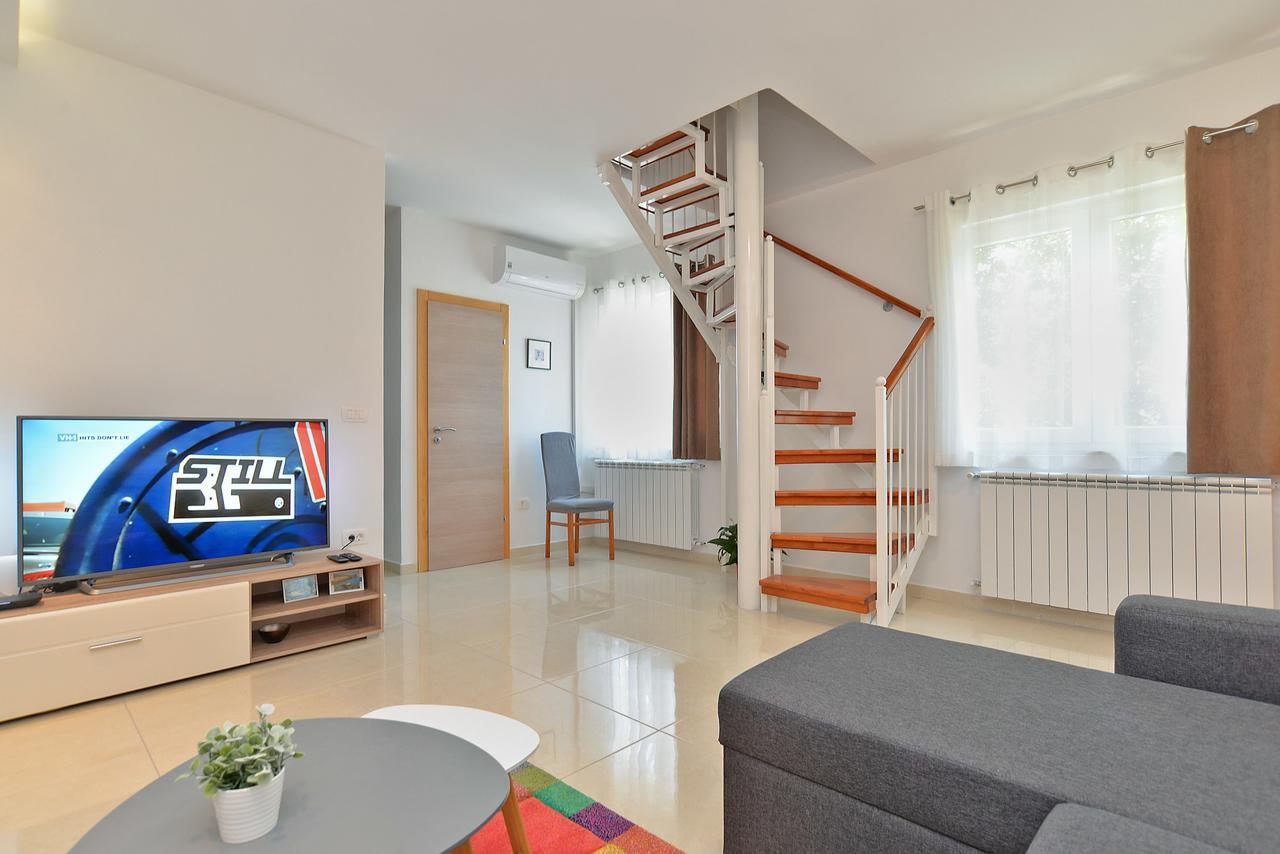 Apartments Olivera 1726 プーラ エクステリア 写真